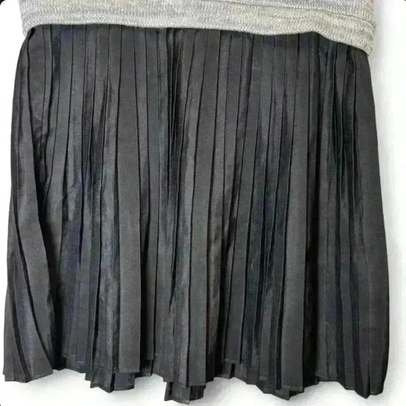 DKNY - Silver/Black Dress - sweater top/pleated bottom-Girl’s size 6 - Picture 2 of 6